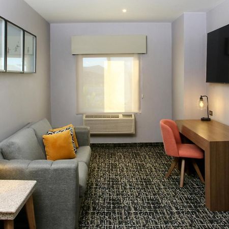 Voco Saltillo Suites By Ihg Exteriör bild