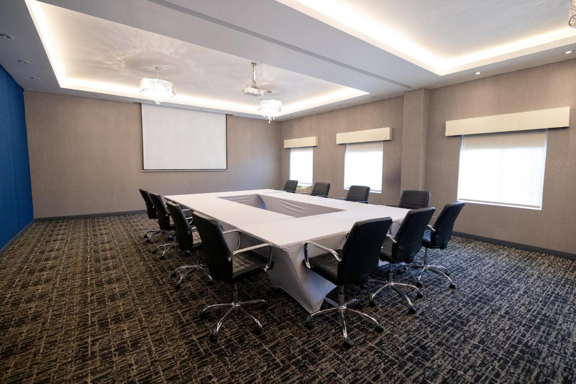 Voco Saltillo Suites By Ihg Exteriör bild