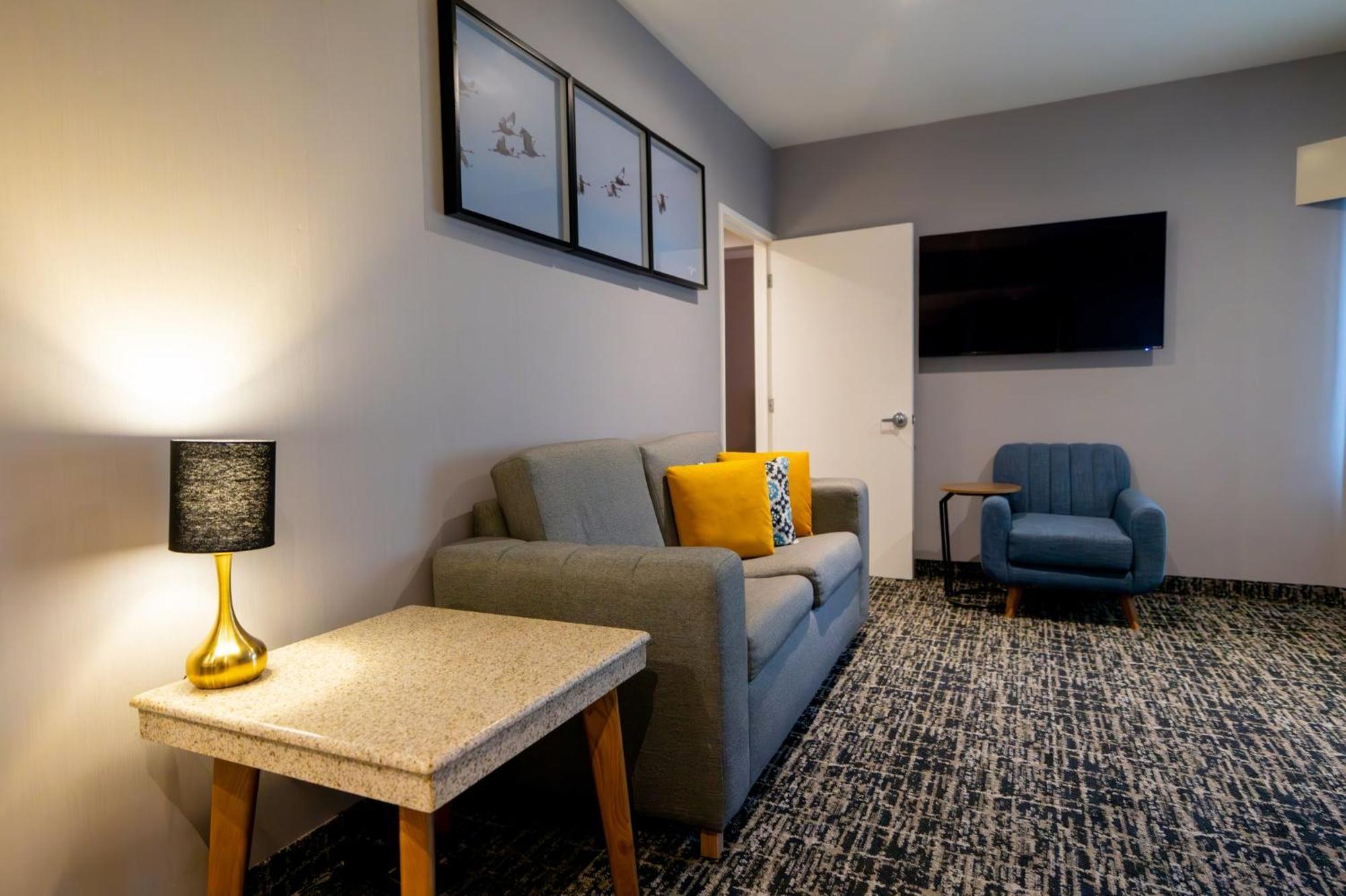 Voco Saltillo Suites By Ihg Exteriör bild