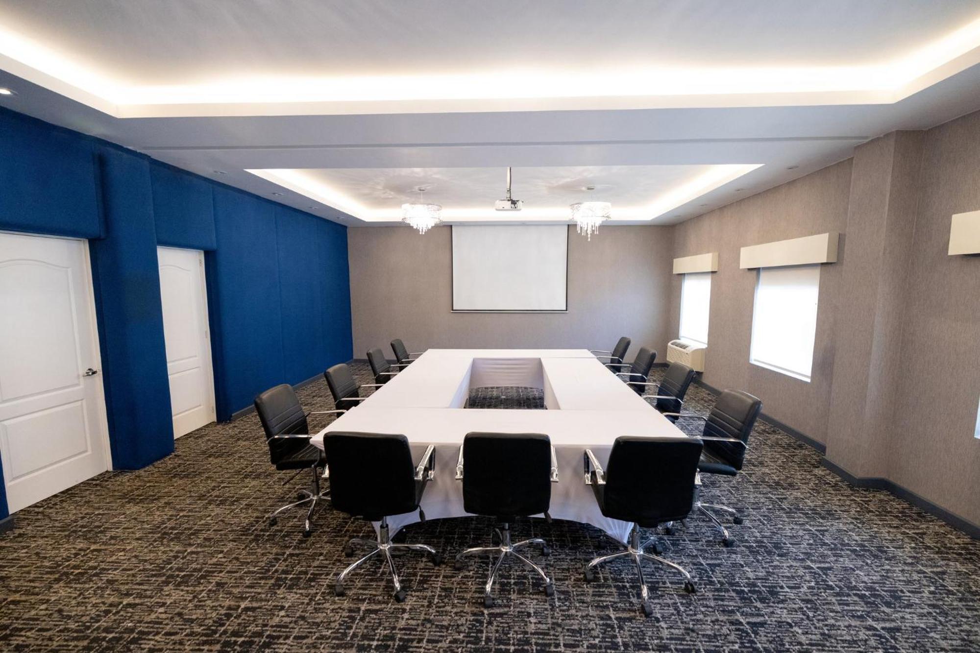 Voco Saltillo Suites By Ihg Exteriör bild