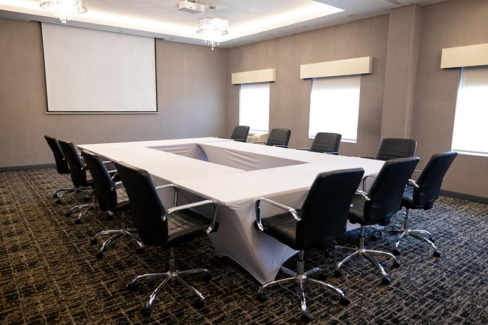 Voco Saltillo Suites By Ihg Exteriör bild