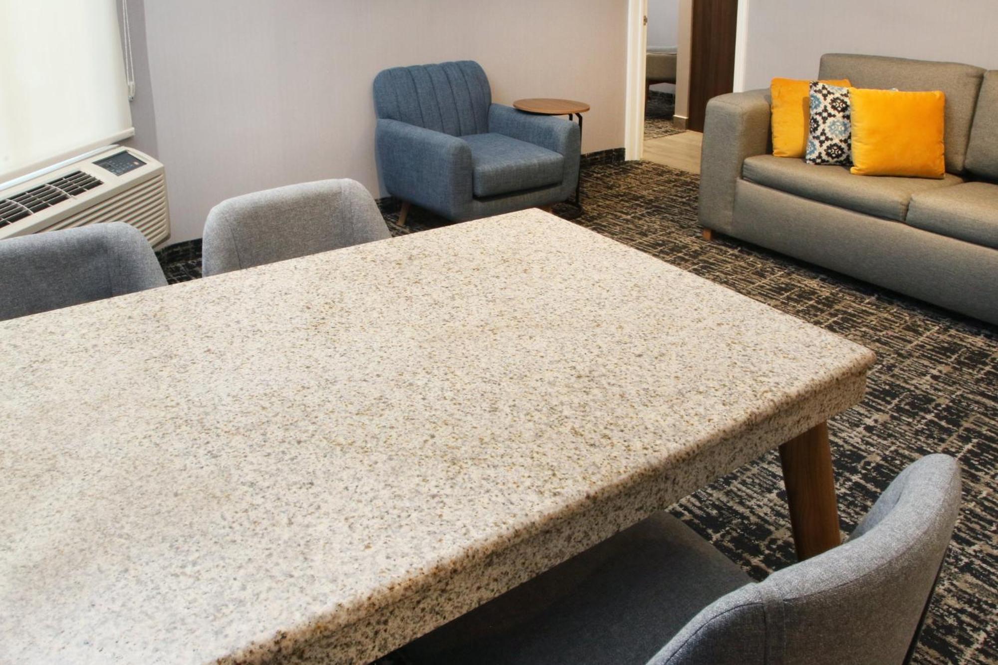 Voco Saltillo Suites By Ihg Exteriör bild