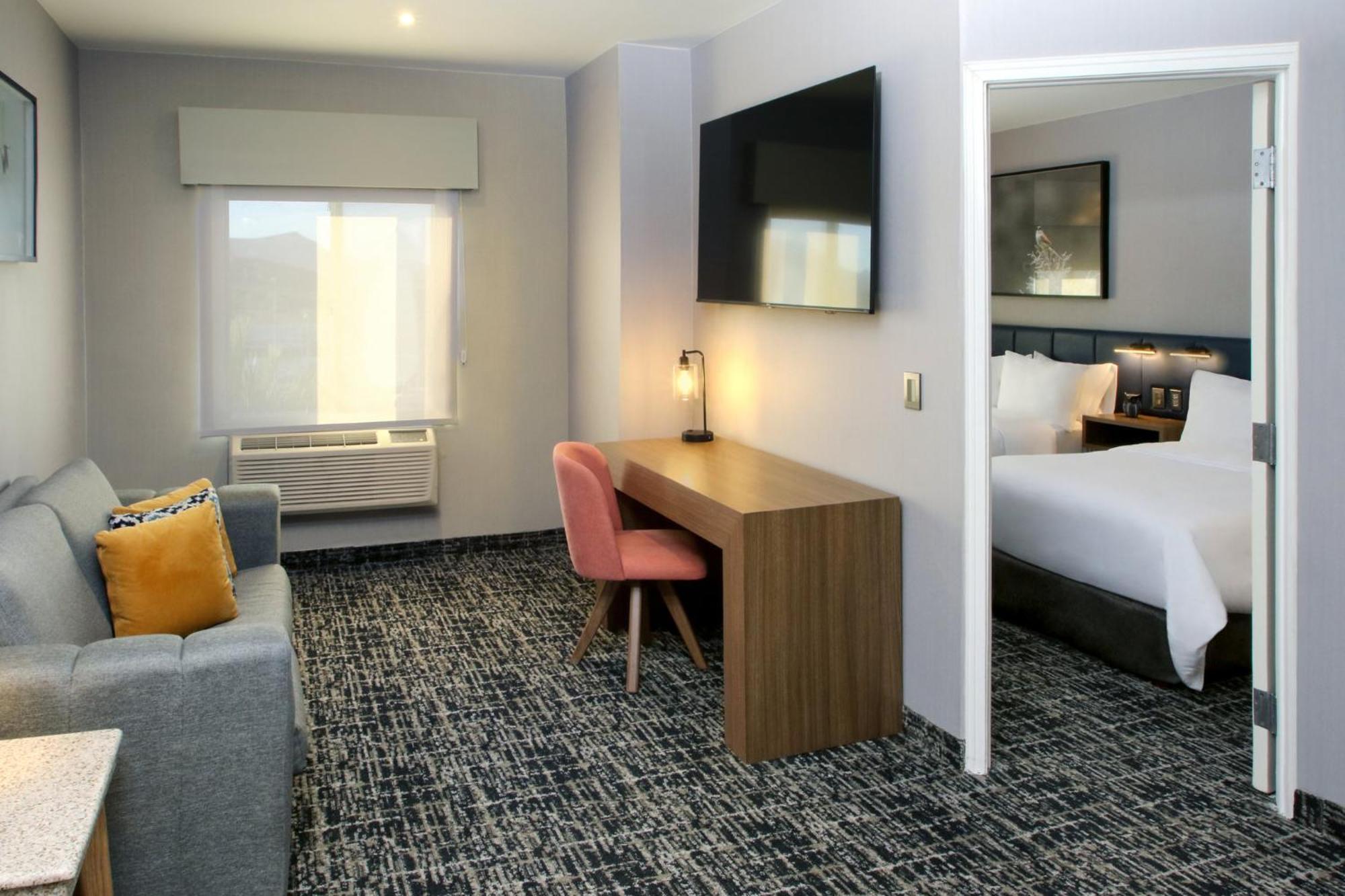 Voco Saltillo Suites By Ihg Exteriör bild