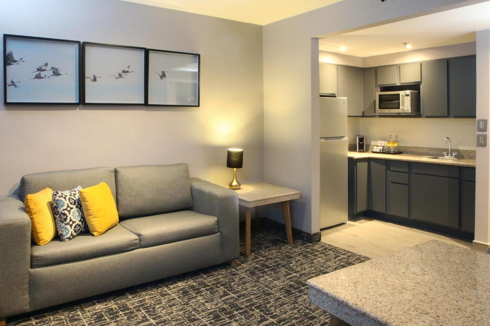 Voco Saltillo Suites By Ihg Exteriör bild
