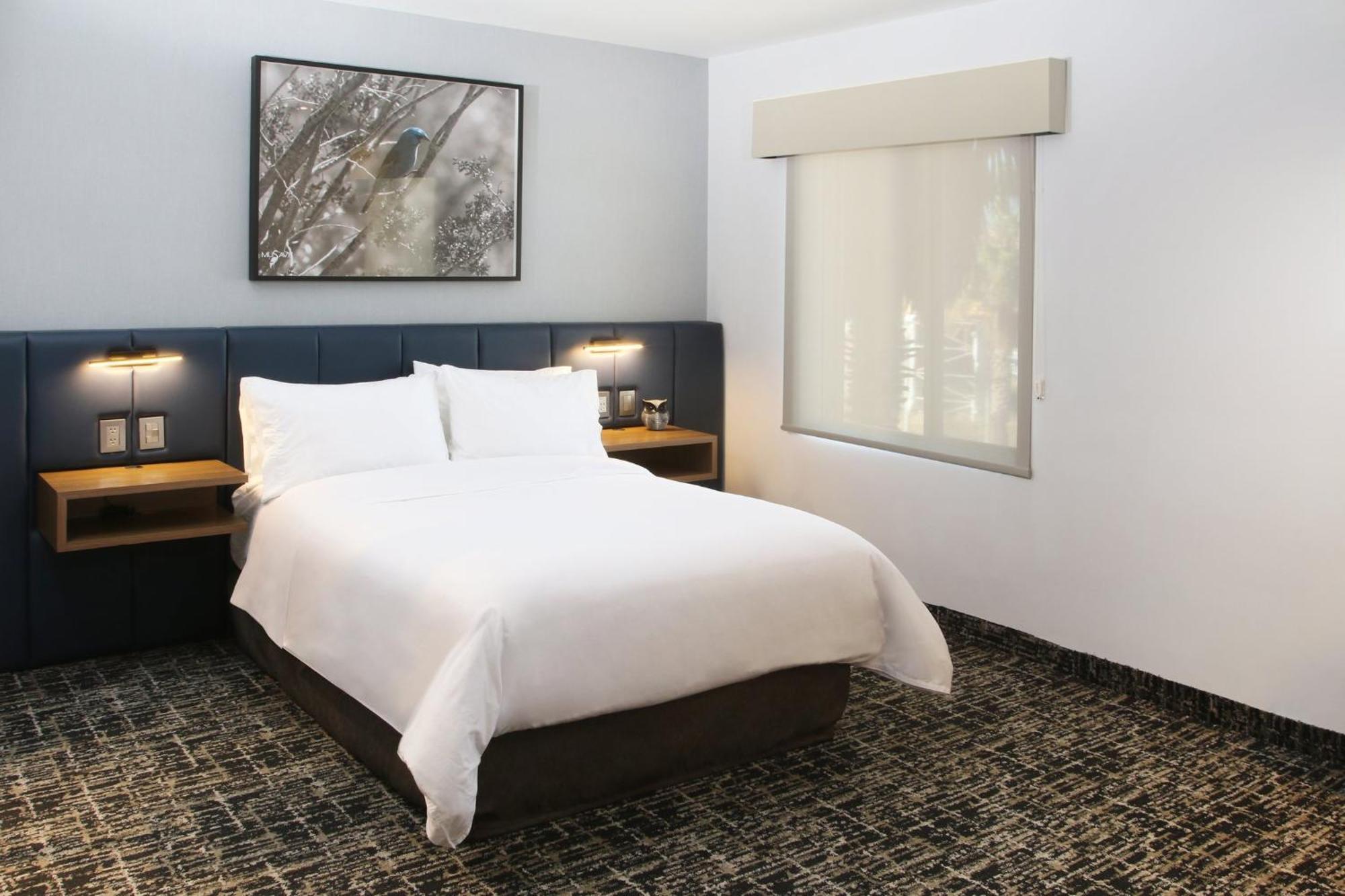 Voco Saltillo Suites By Ihg Exteriör bild